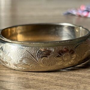 VINTAGE ESTATE Etched Goldtone Hinged Bangle BRACELET- RARE